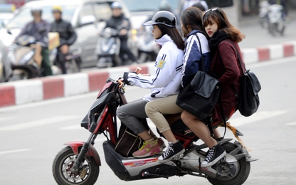 Chiêu lách luật của học sinh đi xe máy điện