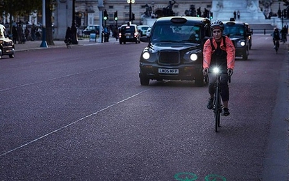 Luân Đôn thử nghiệm xe đạp dùng đèn laser