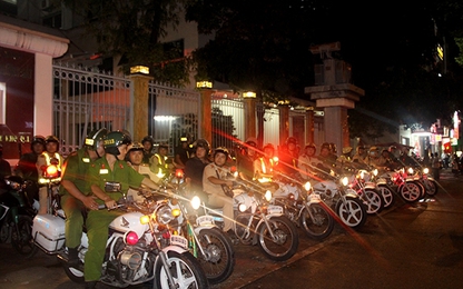Ra quân đảm bảo trật tự an toàn giao thông đêm Noel