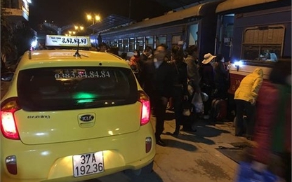 Sân ga Vinh trở thành bến đón khách của 3 hãng taxi