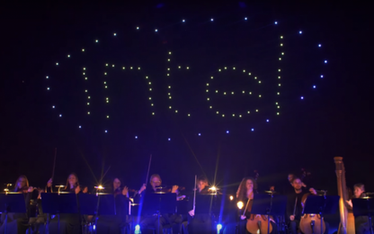 Kỉ lục Guinnes với 100 chiếc drone cùng trình diễn ánh sáng