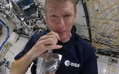 Thưởng thức cà phê trên vũ trụ như thế nào?