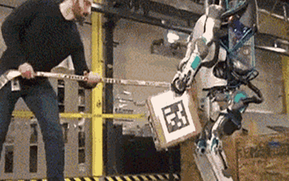 Robot hình người Boston Dynamics Atlas: giữ thăng bằng rất tốt, xô khó ngã