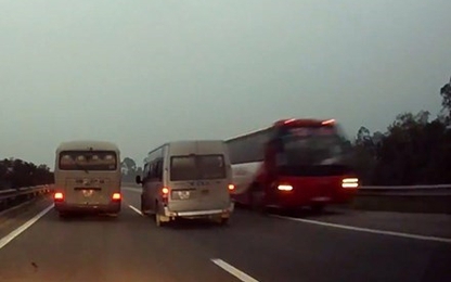 Cấm kinh doanh vận tải ôtô chạy ngược chiều trên cao tốc Nội Bài-Lào Cai.