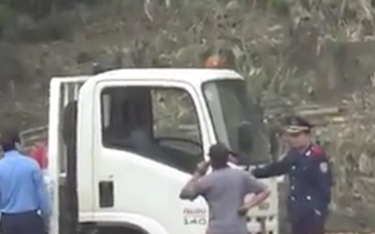 Thực hư đoạn clip Thanh tra Giao thông Yên Bái bỏ qua xe quá tải