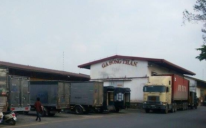 Hàng trăm tấn hàng hóa bị kẹt lại tại Ga Sóng Thần