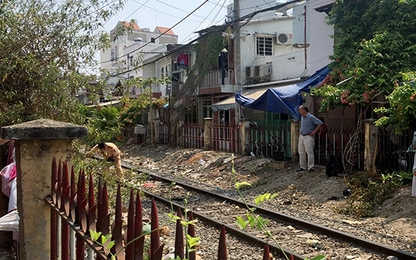 Băng qua đường ray, người đàn ông bị tàu cán tử vong