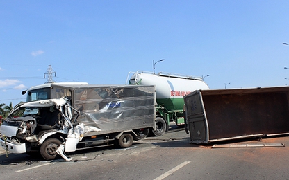 Tai nạn liên hoàn tại cầu Rạch Chiếc, giao thông ùn tắc nghiêm trọng