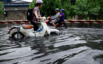 TP.HCM: Sau trận "mưa khủng", nhiều tuyến giao thông tê liệt