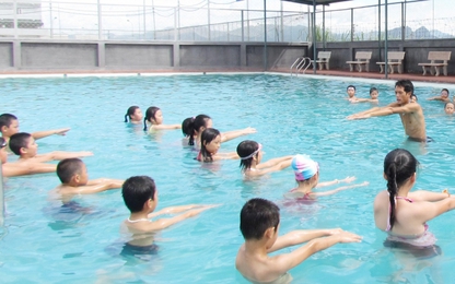 Chống đuối nước, mỗi trường được cấp một bể bơi