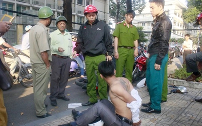 Tóm gọn đối tượng cướp túi xách giữa trung tâm Sài Gòn