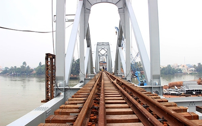 Thử tải tàu lưu thông qua cầu Ghềnh, nối thông đường sắt Bắc - Nam