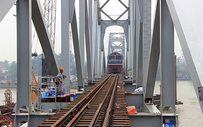 Thông tuyến đường sắt Bắc-Nam, 10 chuyến tàu đi qua cầu Ghềnh