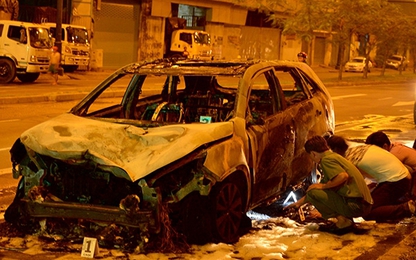 Đâm chết người, tài xế nhấn ga bỏ chạy khiến 2 phương tiện bốc cháy