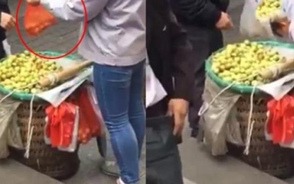 Video lật tẩy chiêu trò gian lận tinh vi của tiểu thương Trung Quốc