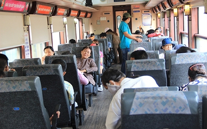 Mưa lớn, hàng trăm hành khách bị kẹt tại ga Sóng Thần