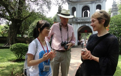 Hà Nội: Cán bộ làm du lịch sẽ phải "dạ, thưa" với du khách