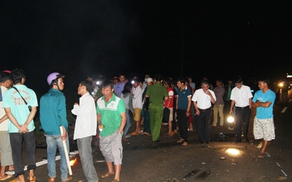 Gia Lai: Hai thanh niên tử vong khi tông trực diện móp đầu ô tô