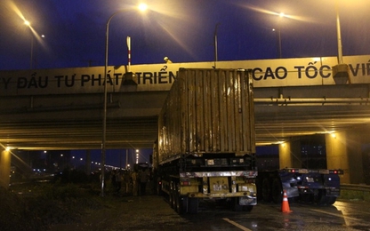 Container đâm vỡ dầm cầu cao tốc TPHCM - Long Thành - Dầu Giây