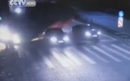 Lái xe taxi chết oan uổng khi dừng chờ đèn đỏ