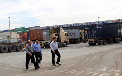 Thứ trưởng Nguyễn Văn Công bất ngờ kiểm tra xe quá tải cảng Cát Lái