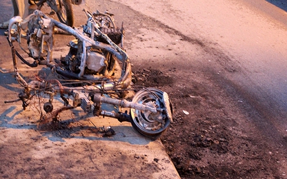 Xe máy cháy trên cầu Phú Mỹ, người đàn ông thoát chết trong gang tấc