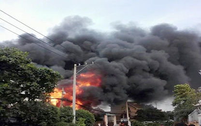 TP.HCM: Cháy xưởng sản xuất nệm mút, 2 người tử vong
