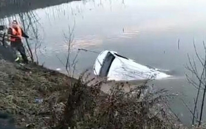 Xe buýt lao xuống hồ, 18 người tử vong