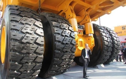 Vá lốp xe tải khổng lồ như thế nào?