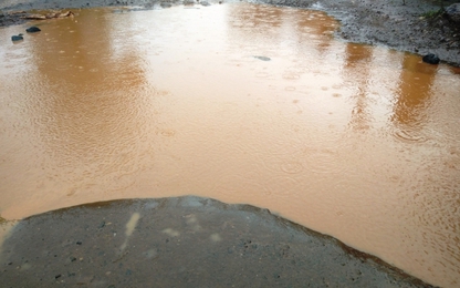 Đường giao thông xuống cấp, nông dân bị ép giá nông sản