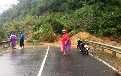 Gia Lai: Hàng ngàn hộ dân bị cô lập do sạt lở đất