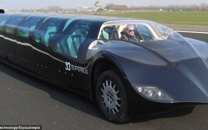 Siêu xe buýt 'quái vật' nhanh nhất thế giới tốc độ 250km/h