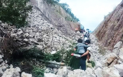 Tây Nguyên nhiều đoạn giao thông vẫn bị chia cắt do mưa lũ