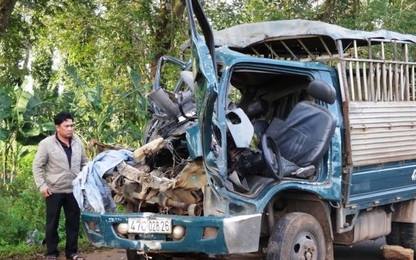 Đắk Lắk: Hai xe tải "húc" đuôi nhau, 3 người nguy kịch