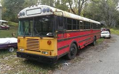 Pha quay đầu xe buýt đỉnh cao khiến nhiều người thót tim