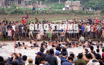 Phú Thọ: Hàng nghìn trai làng “xả thân” cướp phết