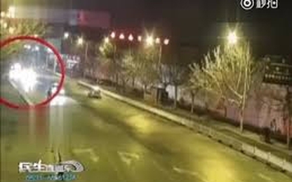 Clip: Đứng giữa đường diễn phim tình cảm, cặp đôi nhận cái kết đắng