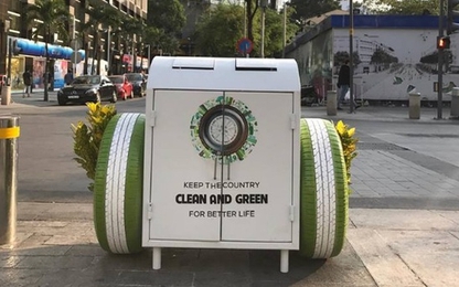 Phố Nguyễn Huệ được lắp loạt thùng rác thông minh