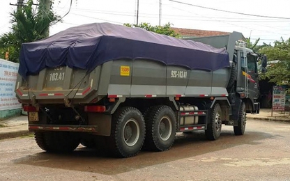 Quảng Nam: Xe chở cát sỏi tung hoành trên đường nông thôn