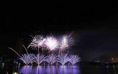 Khán giả phấn khích đến phút cuối cùng với pháo hoa đêm Thủy