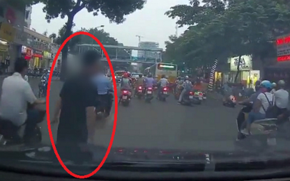Video 'chặn xe ăn vạ ôtô giữa đường Hà Nội' dậy sóng cộng đồng