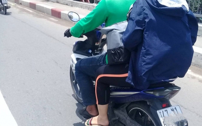 Grab tăng mức chiết khấu 20%, tài xế tháo chạy sang Uber