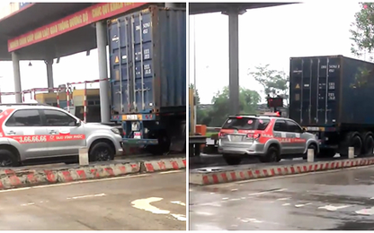 Taxi bám đuôi container để trốn vé BOT thu phí