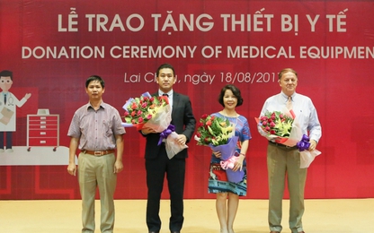 Toyota Việt Nam trao tặng xe đẩy cấp cứu cho bệnh viện Lai Châu