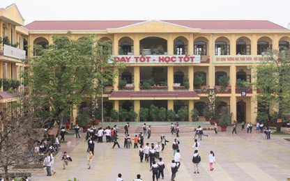 Thu tiền xây dựng trường, trông xe, tưới cây có đúng quy định?