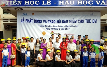 Gia Lai: Trao tặng MBH cho học sinh và giáo viên đầu năm học