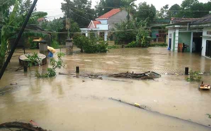 Lũ lớn "bủa vây" các tỉnh miền Trung