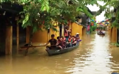 Đà Nẵng-Quảng Nam: Đường liên thôn, nhà dân vẫn ngập trong nước