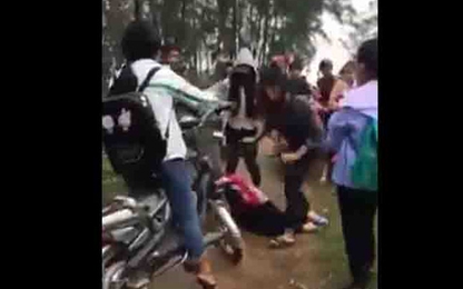 Cảnh cáo ba nữ sinh Nghệ An đánh hội đồng bạn cùng lớp