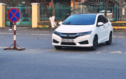 Dân phố cổ Hội An bức xúc vì vỉa hè, lòng đường bị "bức tử"